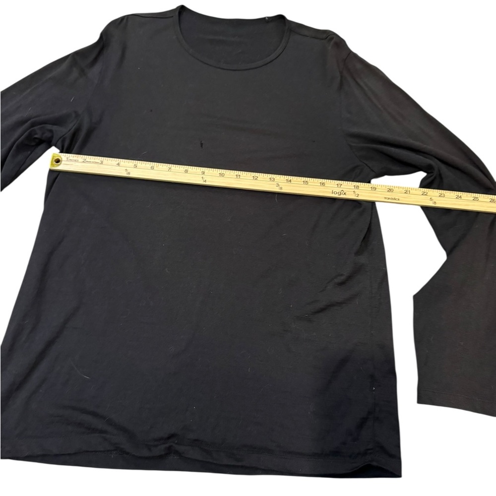 Icebreaker Black Long-Sleeve Peter crew neck with flaw - Picture 5 of 7